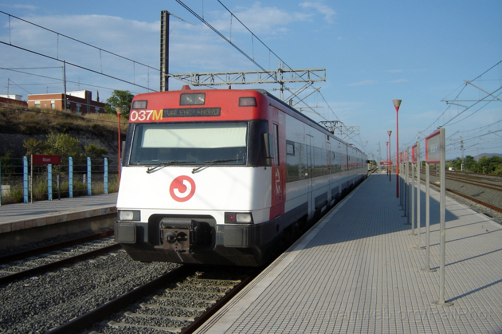 1084-0016-120805.jpg - Renfe 447.037-3 / Moixent 12.8.2005