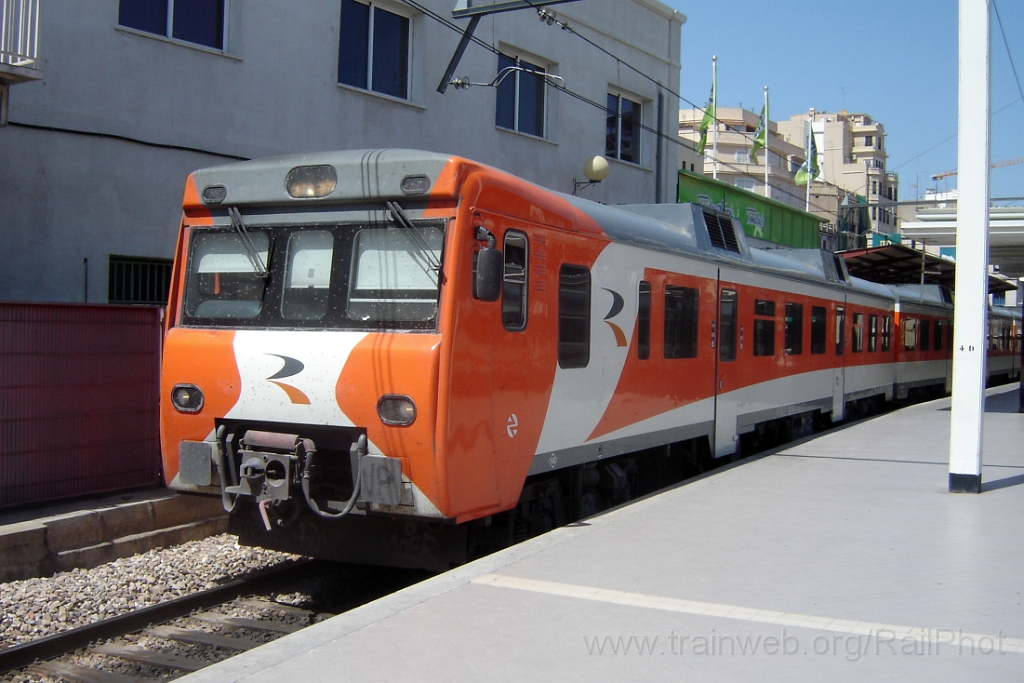 1084-0049-130805.jpg - Renfe 592.256-2 / València - Norte 13.8.2005