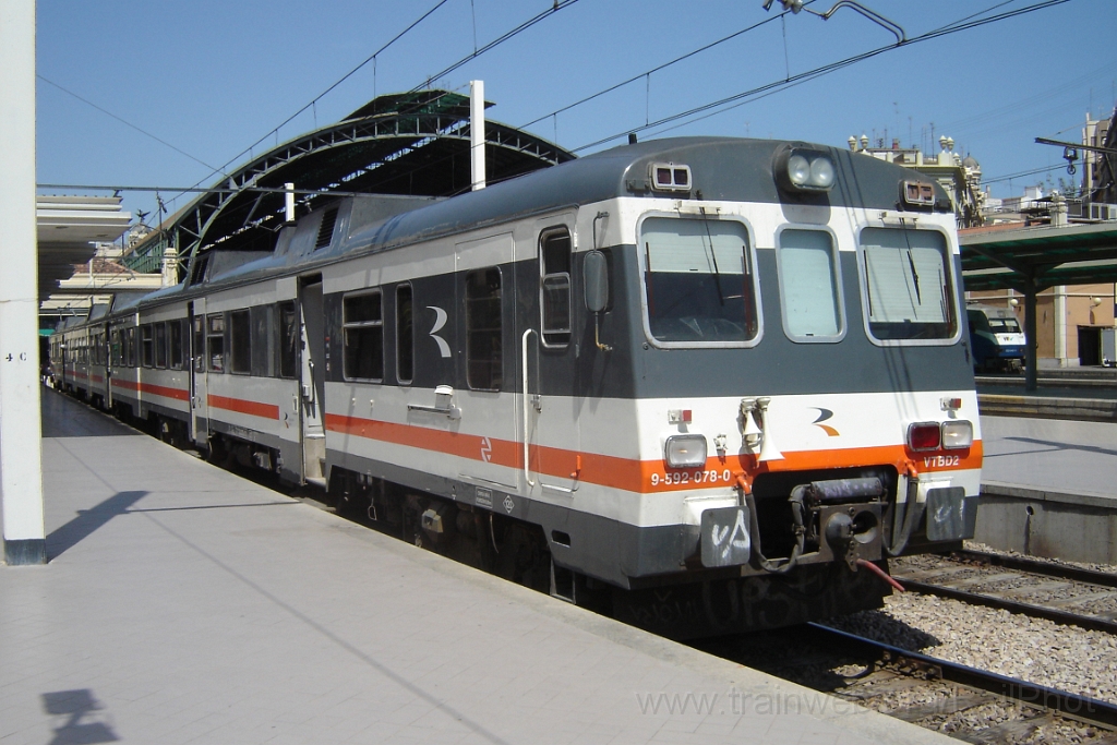 1085-0009-130805.jpg - Renfe 592.078-0 / València - Norte 13.8.2005