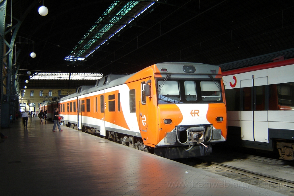 1085-0039-130805.jpg - Renfe 592.224-0 / València -Norte 13.8.2005