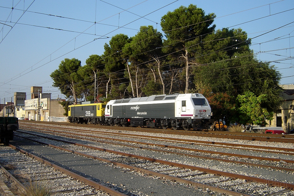 1088-0009-250805.jpg - Renfe 333.337-4 + 269.959-3 / Benifaió - Almussafes 25.8.2005