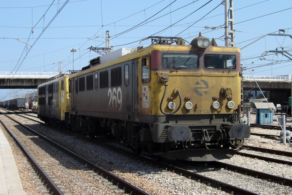 1088-0033-260805.jpg - Renfe 269.238-2 + 250.013-0 / València - Fuente San Luis 26.8.2005