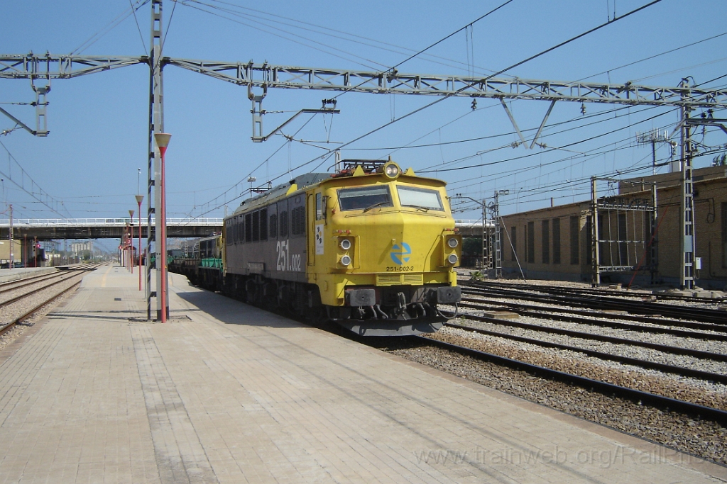 1088-0037-260805.jpg - Renfe 251.002-2 / València - Fuente San Luis 26.8.2005