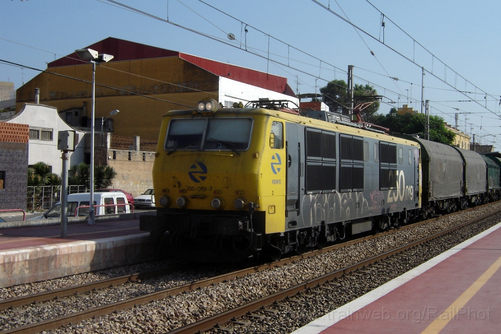 1091-0009-020905.jpg - Renfe 250.019-7 / Algemesi 2.9.2005