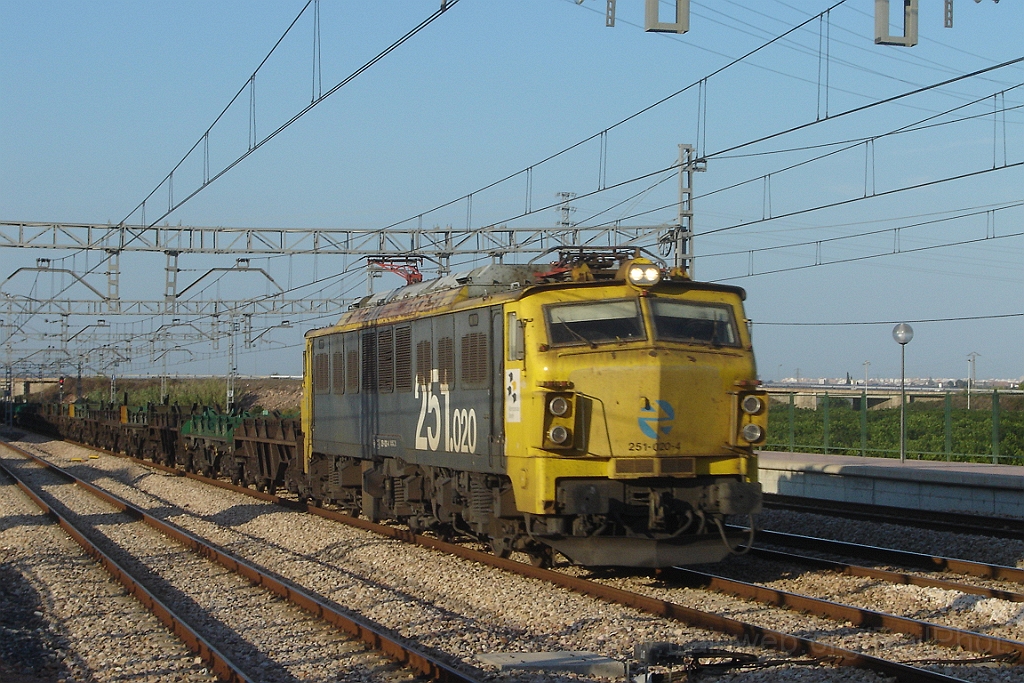 1093-0013-090905.jpg - Renfe 251.020-4 / Puçol 9.9.2005