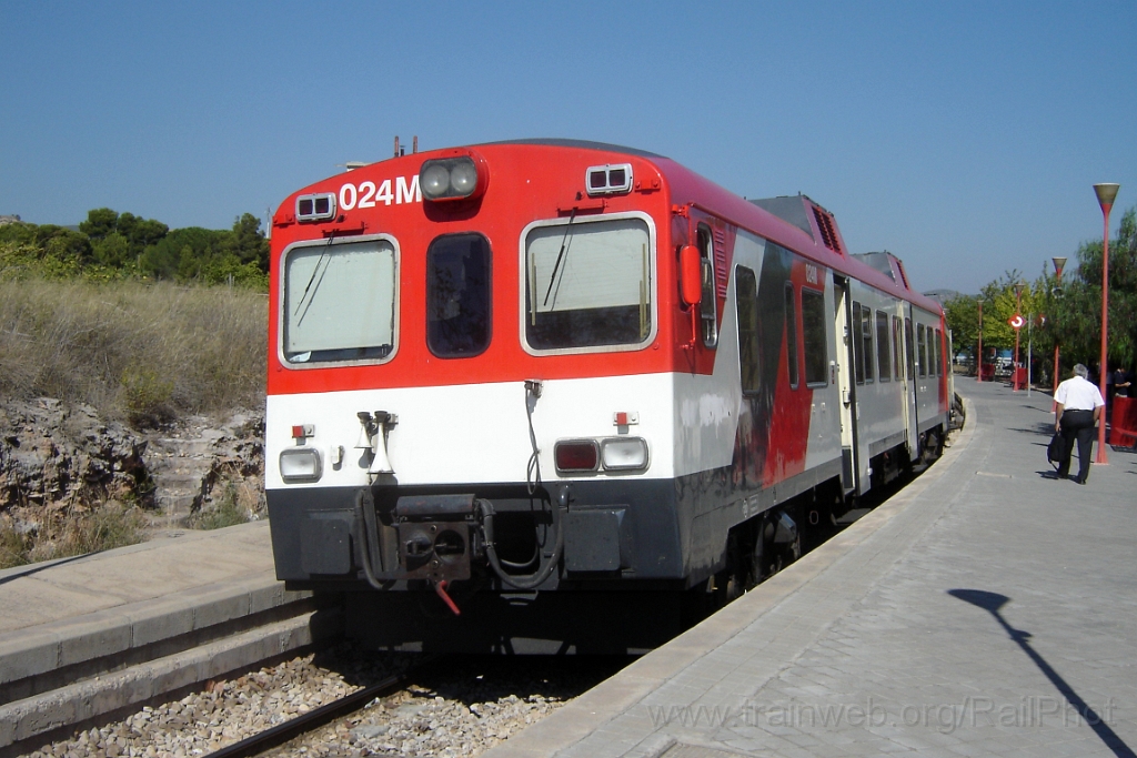 1109-0044-011005.jpg - Renfe 592.024-4 / Buñol 1.10.2005