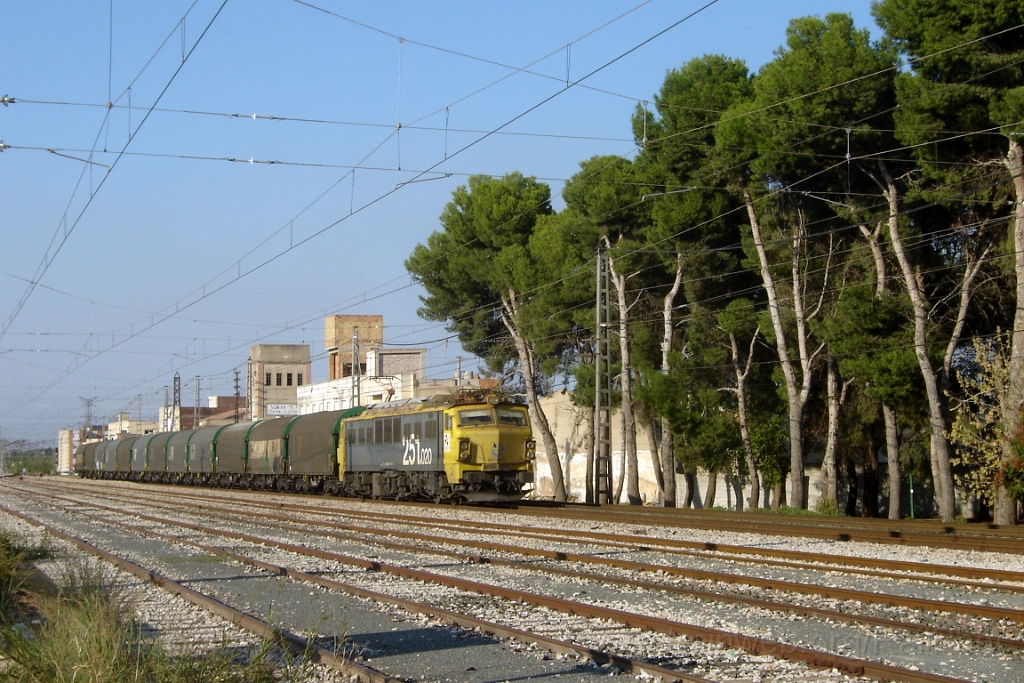 1112-0010-071005.jpg - Renfe 251.020-4 / Benifaió - Almussafes 7.10.2005