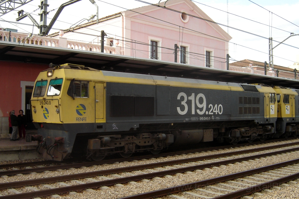 1114-0006-141005.jpg - Renfe 319.240-8 / Sagunt 14.10.2005