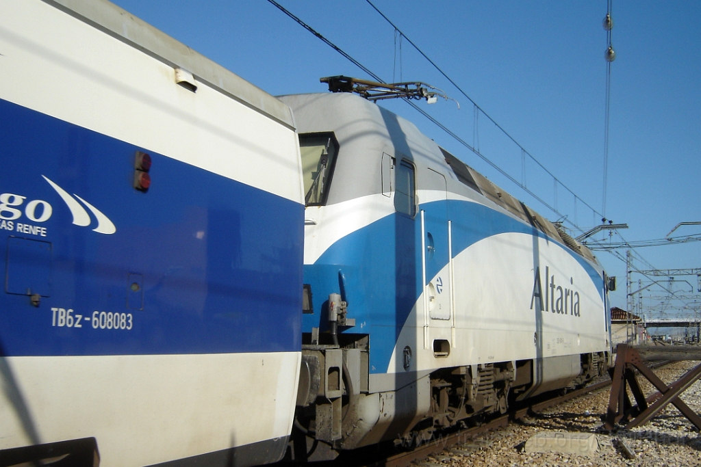 1114-0049-151005.jpg - Renfe 252.041-9 / València - Fuente San Luis 15.10.2005