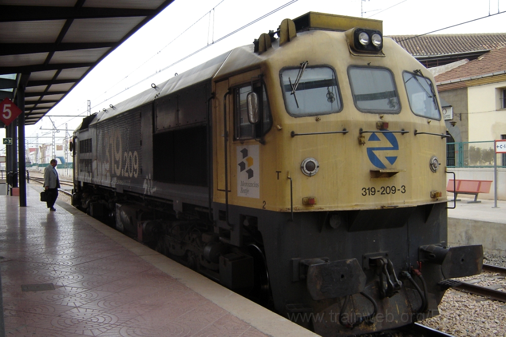 1124-0017-281005.jpg - Renfe 319.209-3 / Sagunt 28.10.2005