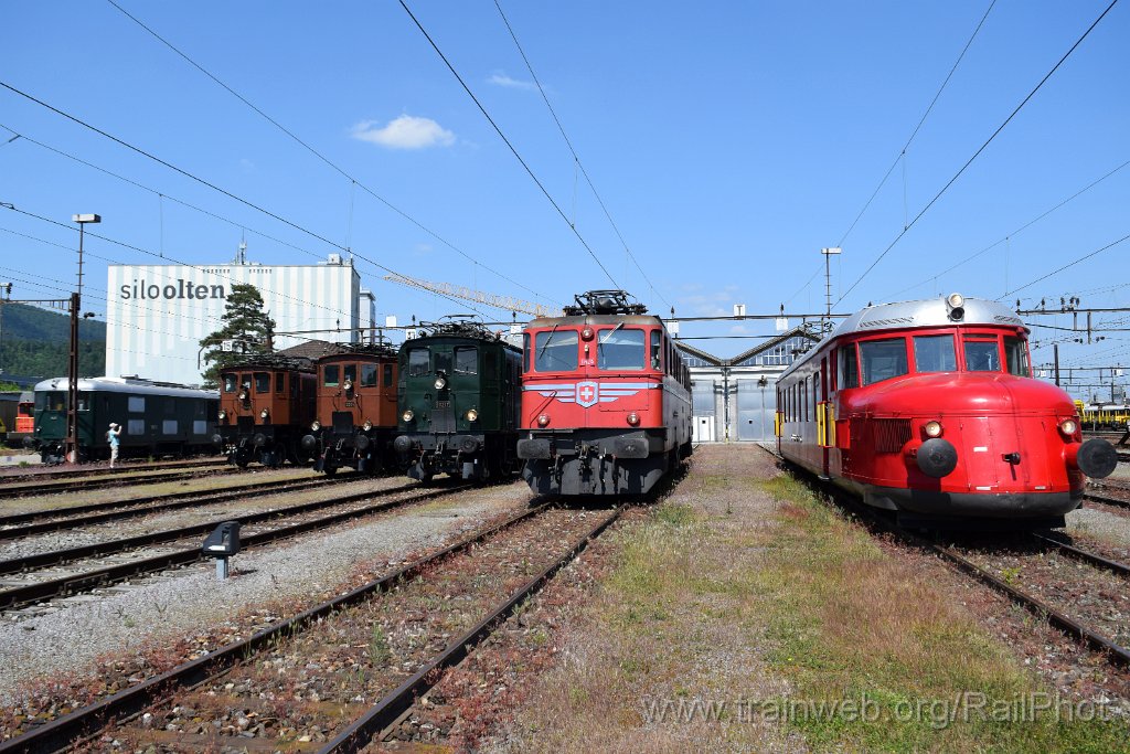 8611-0024-270523.jpg - SBB-CFF Bm 4/4" 18451 + Ae 3/6" 10439 + Be 4/7 12504 + Ae 3/5 10217 + Ae 6/6 11425 "Genève" + RAe 2/4 1001 / Olten 27.5.2023