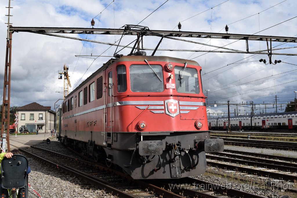 8836-0038-211023.jpg - SBB-CFF Bm 4/4" 18451 + Ae 6/6 11425 "Genève" / Olten 21.10.2023