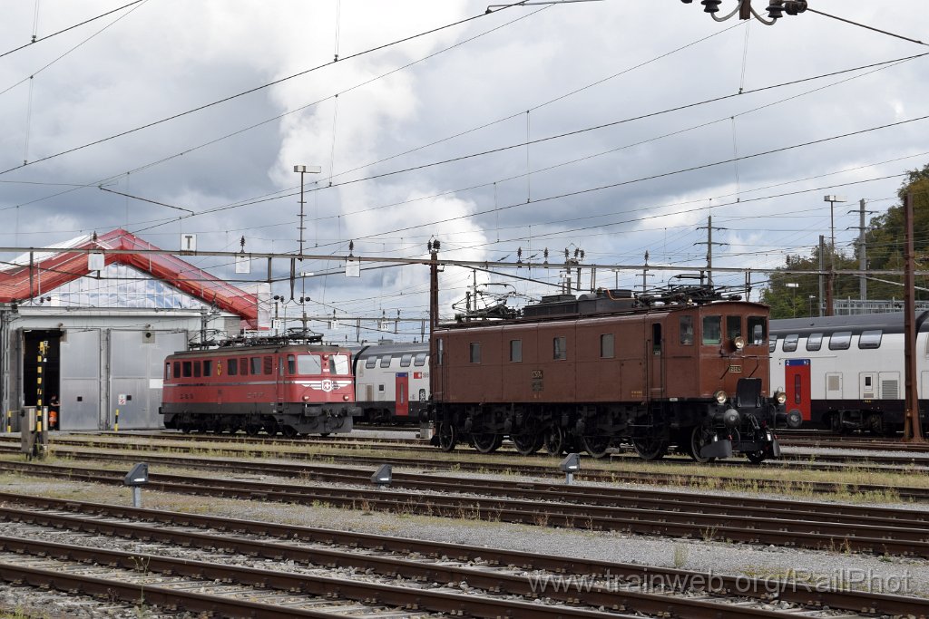 8837-0044-211023.jpg - SBB-CFF Be 4/7 12504 + Ae 6/6 11425 "Genève" / Olten 21.10.2023