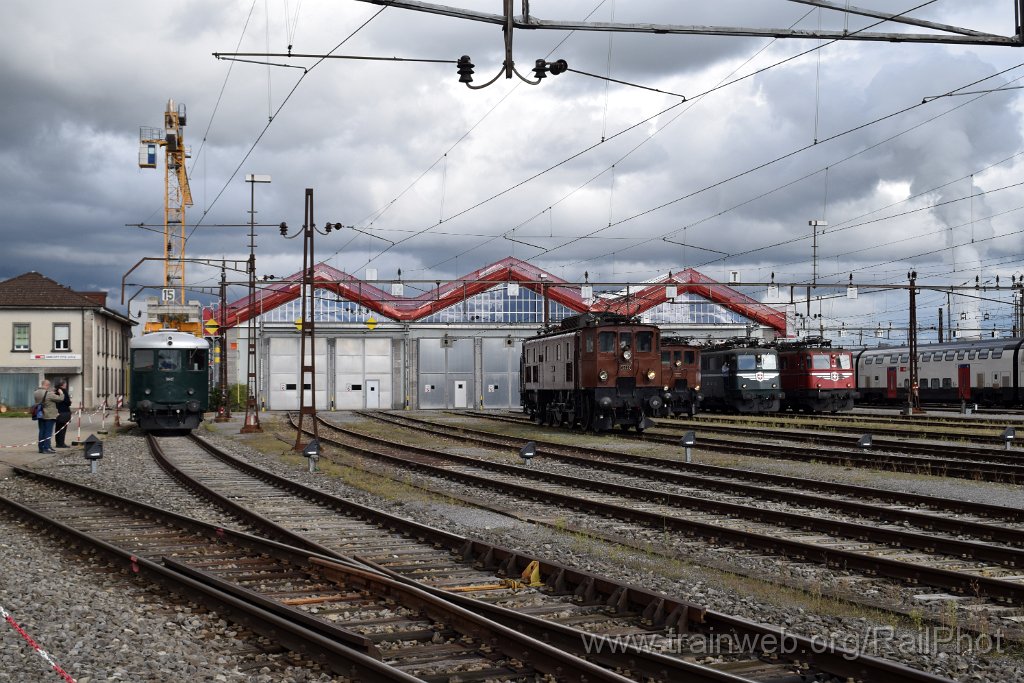 8839-0014-211023.jpg - SBB-CFF Bm 4/4" 18451 + Ae 3/6" 10439 + Be 4/7 12504 + Ae 6/6 11421 "Graubünden / Grishun" + Ae 6/6 11425 "Genève" / Olten 21.10.2023