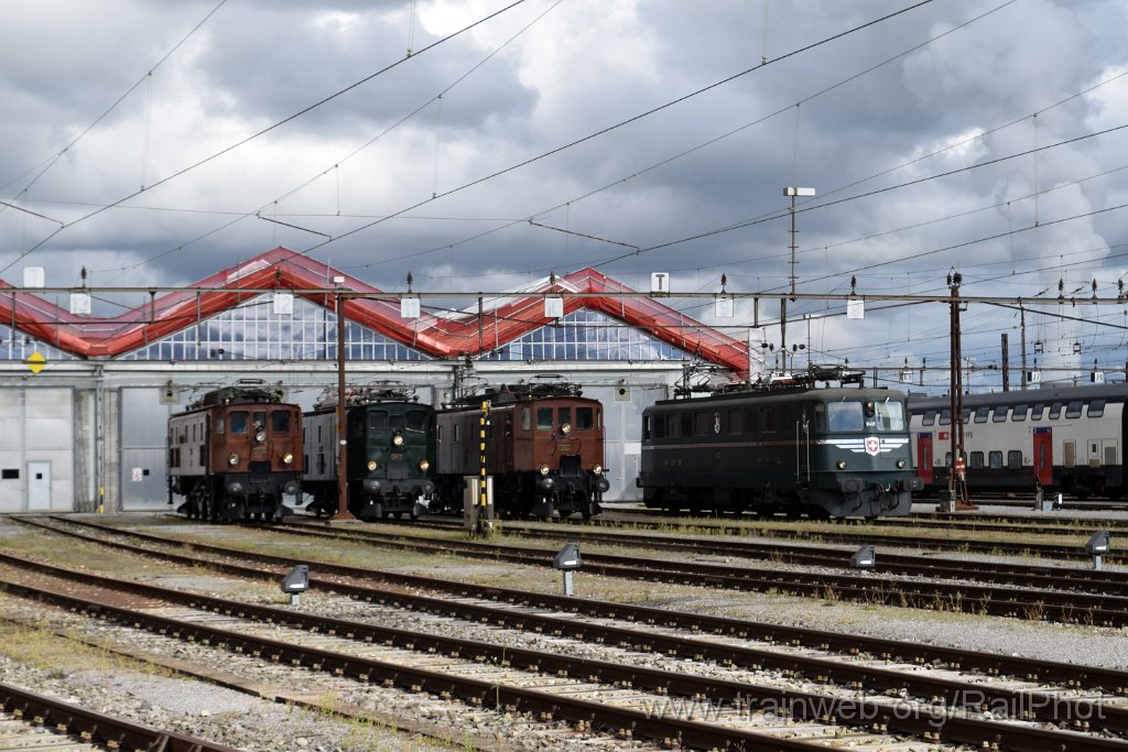 8839-0040-211023.jpg - SBB-CFF Ae 3/6" 10439 + Ae 3/5 10217 + Be 4/7 12504 + Ae 6/6 11421 "Graubünden / Grishun" / Olten 21.10.2023