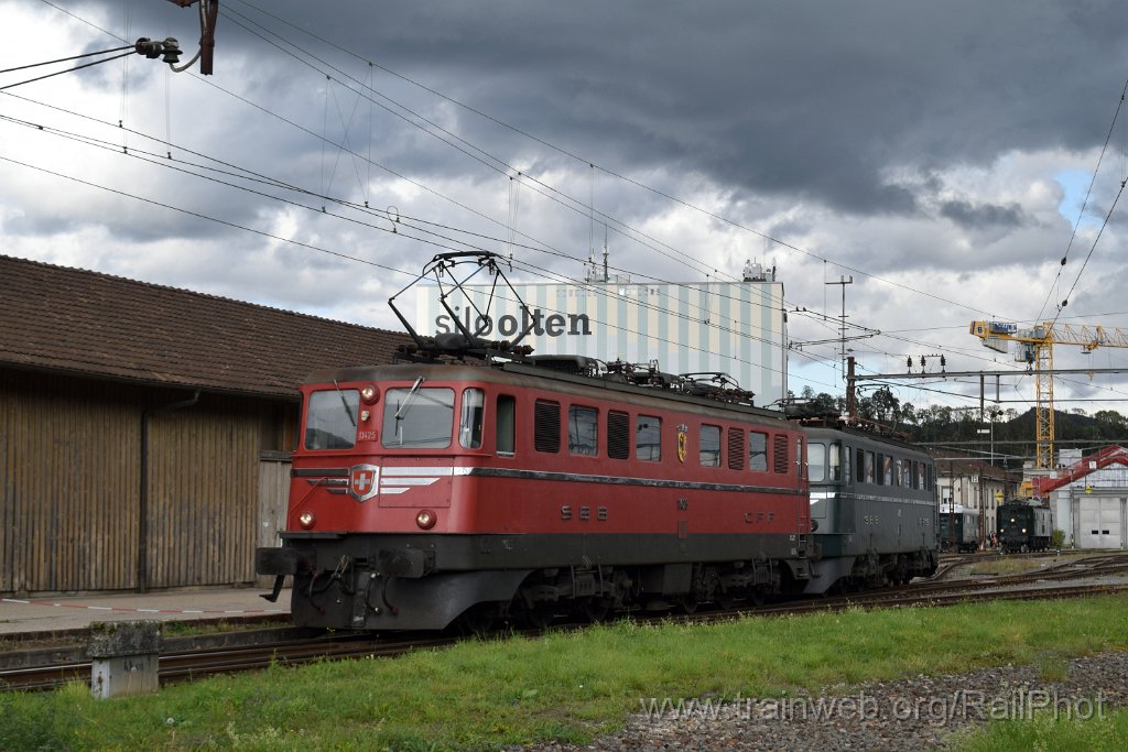 8846-0025-211023.jpg - SBB-CFF Ae 6/6 11425 "Genève" + Ae 6/6 11421 "Graubünden / Grishun" / Olten 21.10.2023
