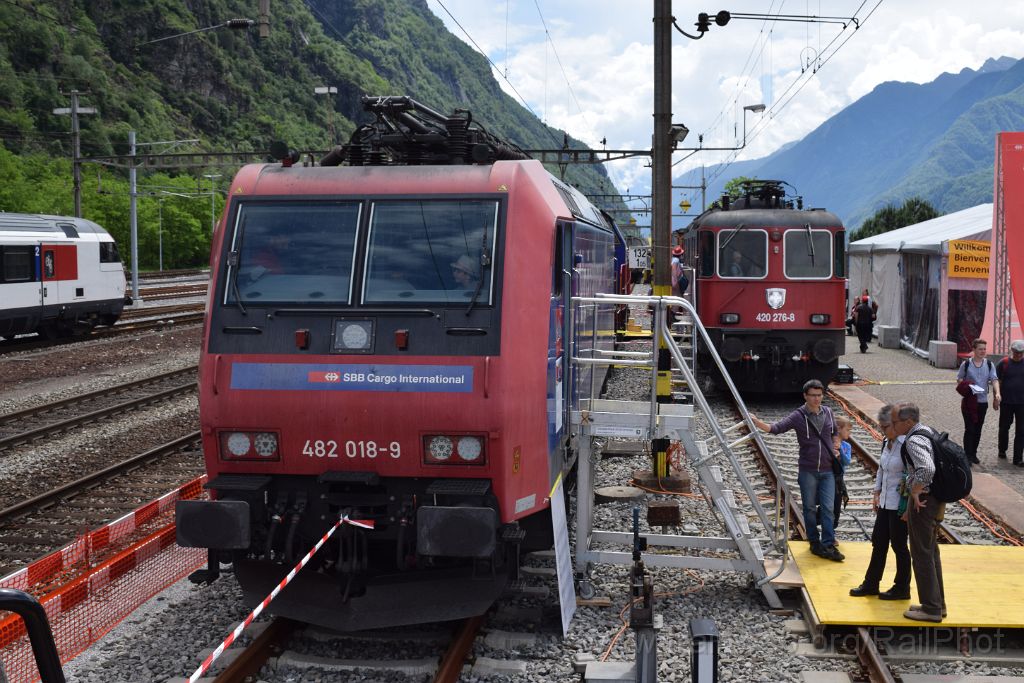 3937-0025-050616.jpg - SBB-CFF Re 482.018-9 "Alpäzähmer" + Re 420.276-8 / Biasca 5.6.2016