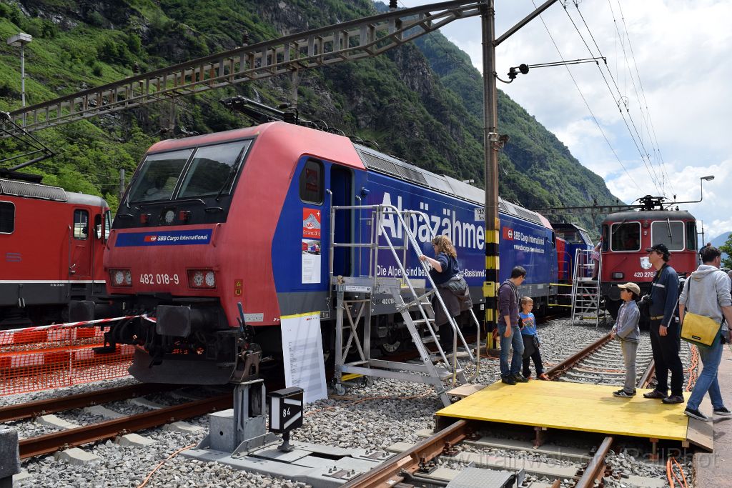 3937-0029-050616.jpg - SBB-CFF Re 482.018-9 "Alpäzähmer" + Re 420.276-8 / Biasca 5.6.2016