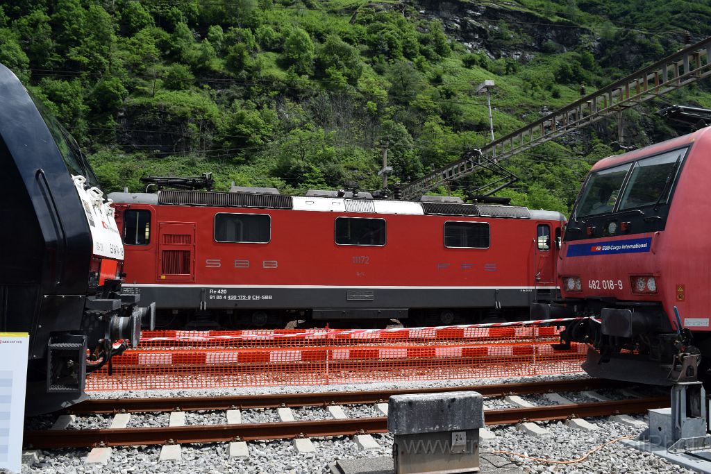 3937-0030-050616.jpg - SBB-CFF Re 4/4'' 11172 + MRCE ES 64 F4-108 "Alpäzähmer" + SBB-CFF Re 482.018-9 "Alpäzähmer" / Biasca 5.6.2016