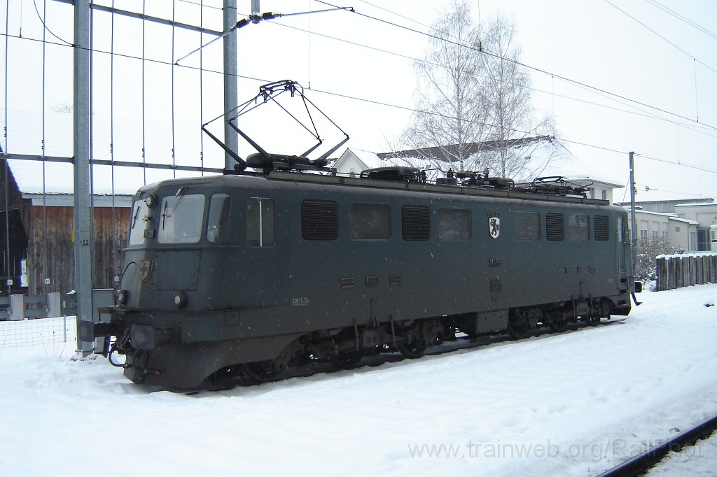1010-0006-030205.jpg - SBB-CFF Ae 6/6 11496 «Stadt Wil» / Hinwil 3.2.2005
