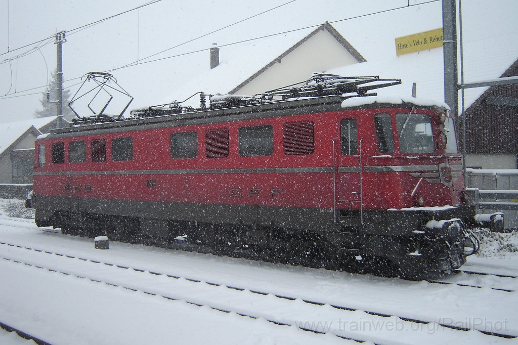 1130-0029-251105.jpg - SBB-CFF Ae 6/6 11422 «Vaud» / Hinwil 25.11.2005
