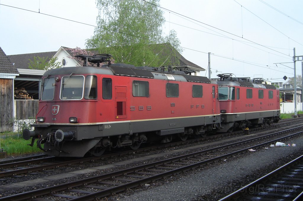 1174-0040-110506.jpg - SBB-CFF Re 4/4'' 11315 + 11168 / Hinwil 11.5.2006