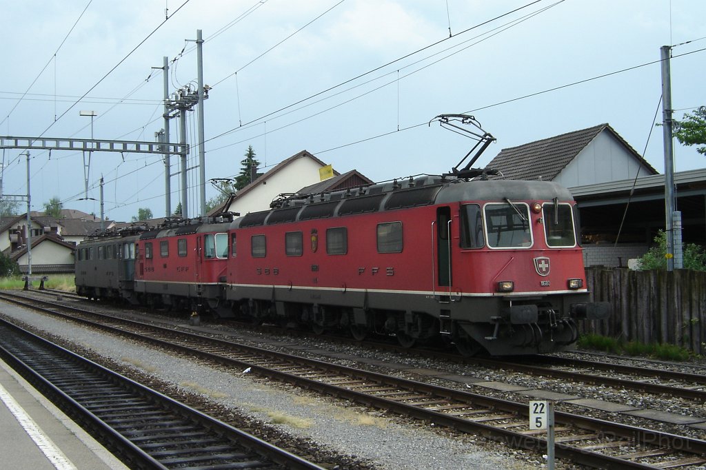 1190-0005-160606.jpg - SBB-CFF Ref 6/6 11680 «Möhlin» + Re 4/4''' 11361 + Ae 6/6 11465 «Oerlikon» / Hinwil 16.6.2006