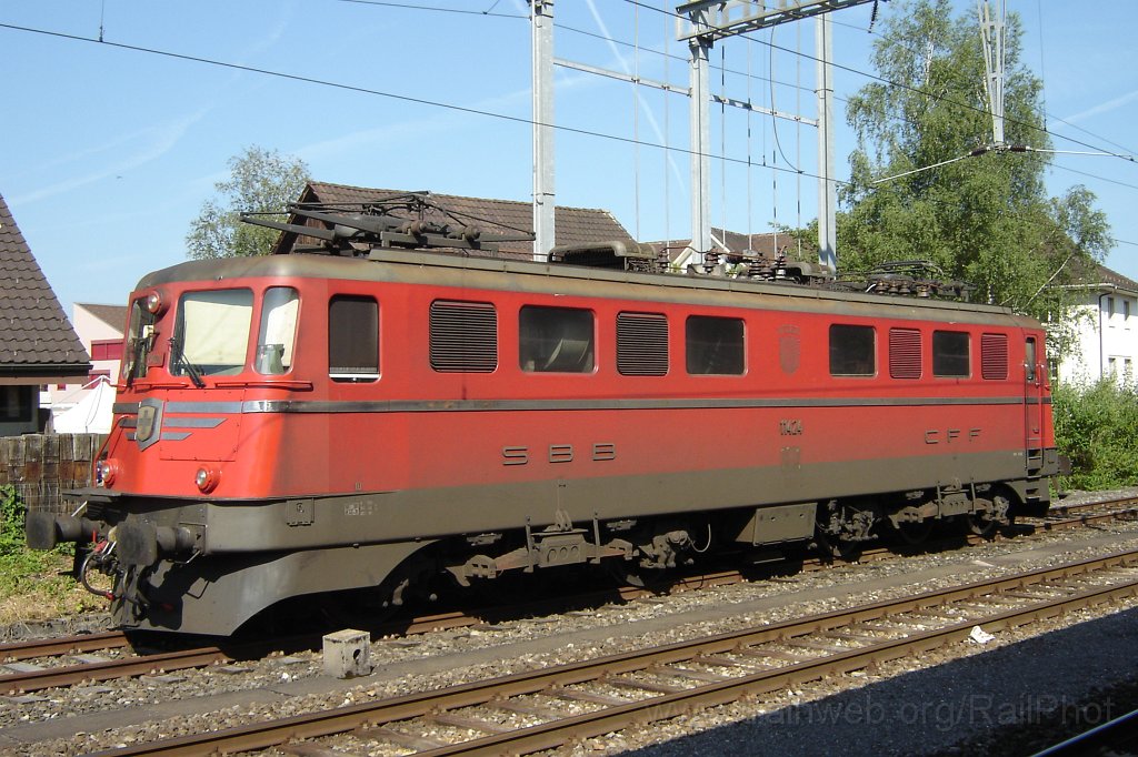 1204-0041-110706.jpg - Ae 6/6 11424 «Neuchâtel» / Hinwil 11.7.2006