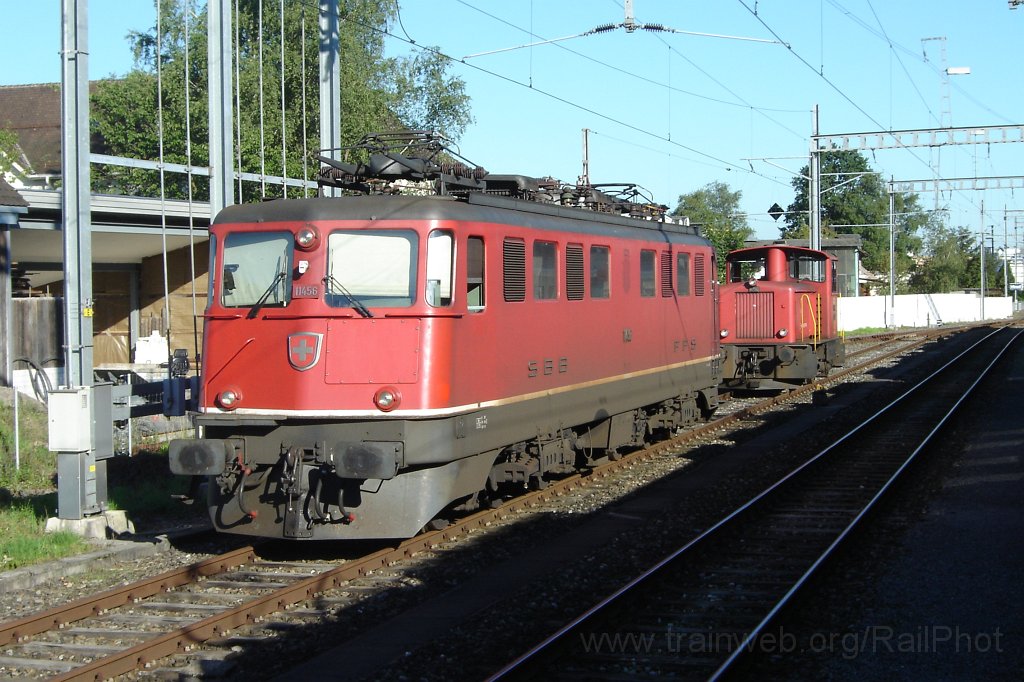 1215-0017-010906.jpg - SBB-CFF Ae 6/6 11456 «Olten» + Tm IV 8790 / Hinwil 1.9.2006