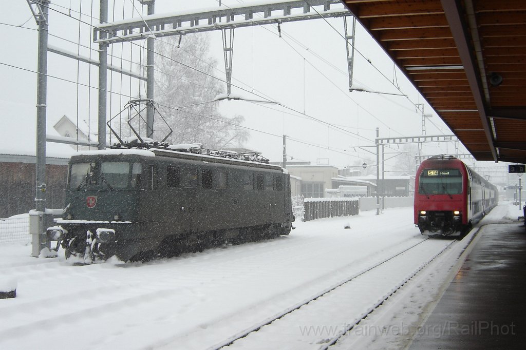 1294-0004-200307.jpg - SBB-CFF Ae 6/6 11518 «Flüelen» + Bt (DPZ) 50 85 26-33 909-0 / Hinwil 20.3.2007