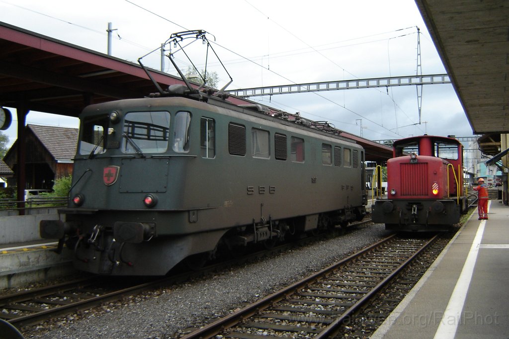 1540-0025-200808.jpg - SBB-CFF Ae 6/6 11507 «Wildegg» + Tm IV 9787 / Hinwil 20.8.2008