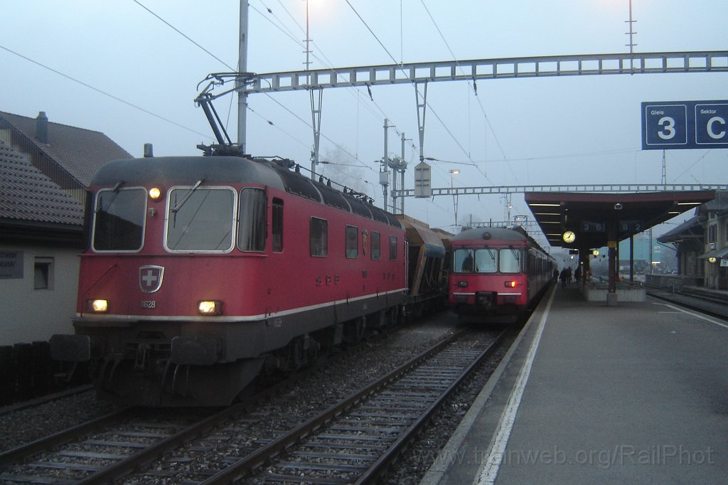 0999-0016-151204.jpg - SBB-CFF Re 6/6 11628 «Konolfingen» / Hinwil SBB 15.12.2004