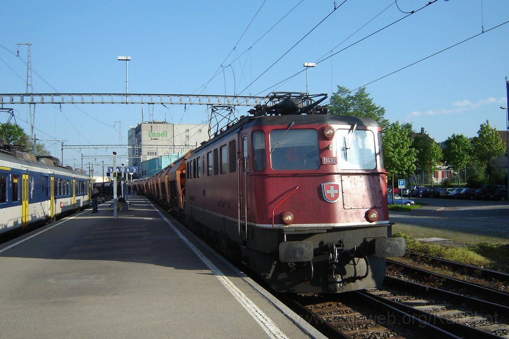 1046-0032-120505.jpg - Ae 6/6 11432 «Stans» / Hinwil 12.5.2005