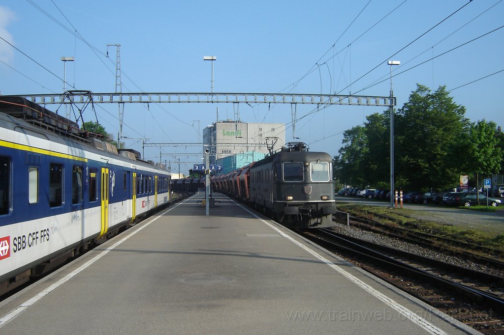 1047-0031-190505.jpg - RABDe 510.000-3 + Re 6/6 11662 «Reuchenette-Péry» / Hinwil 19.5.2005
