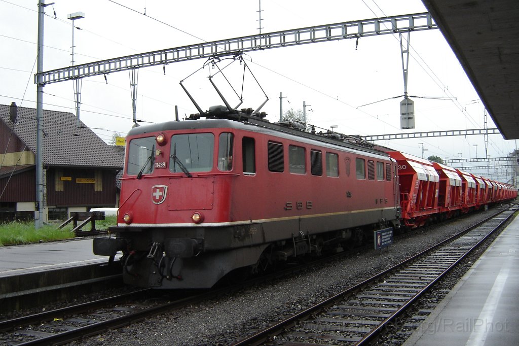 1185-0038-310506.jpg - SBB-CFF Ae 6/6 11439 «Stadt Schaffhausen» / Hinwil 31.5.2006