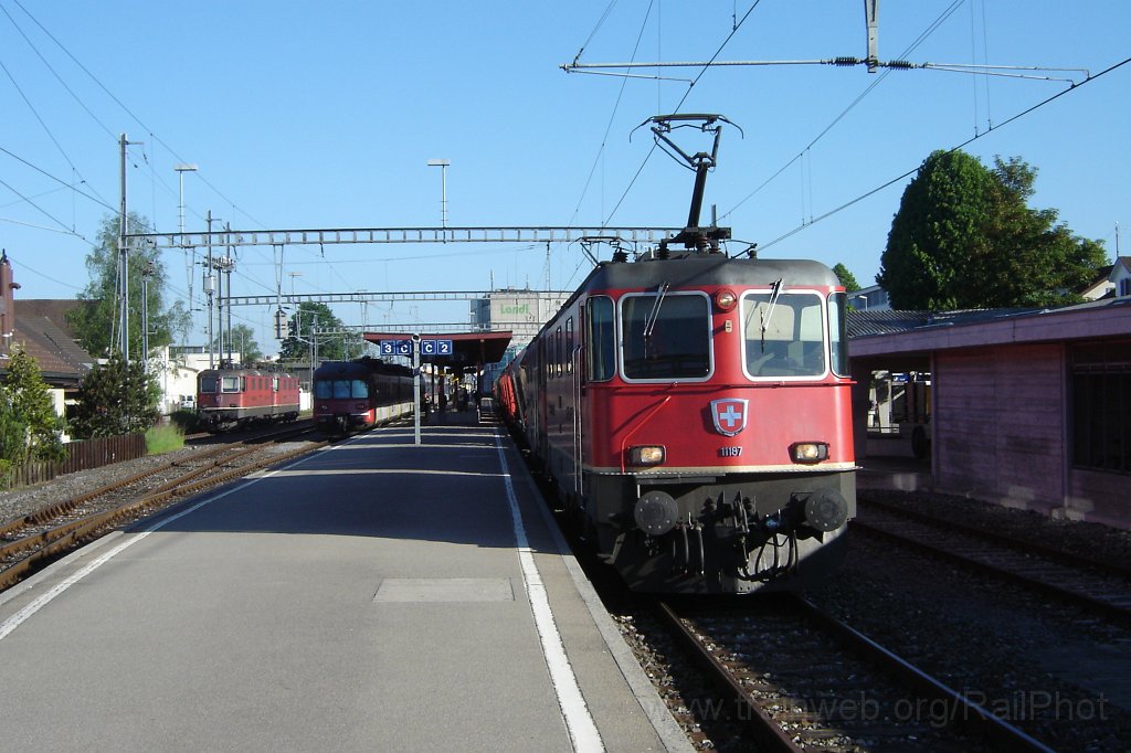 1188-0007-070606.jpg - SBB-CFF Ref 4/4" 11187 + 11183 / Hinwil 7.6.2006