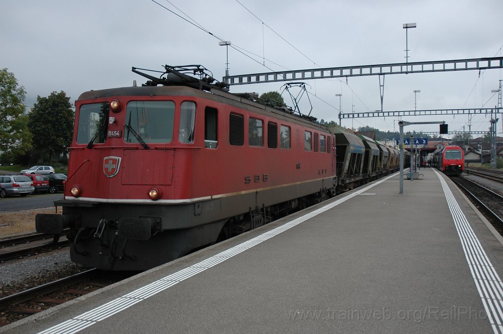 1565-0028-240908.jpg - SBB-CFF Ae 6/6 11454 «Yverdon» + Re 450.094-8 «Hüntwangen» / Hinwil 24.9.2008