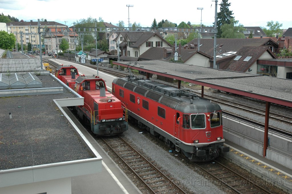 1870-0007-120510.jpg - SBB-CFF Am 841.009-4 + Am 841.032-6 + Re 6/6 11650 «Schönenwerd» / Hinwil 12.5.2010