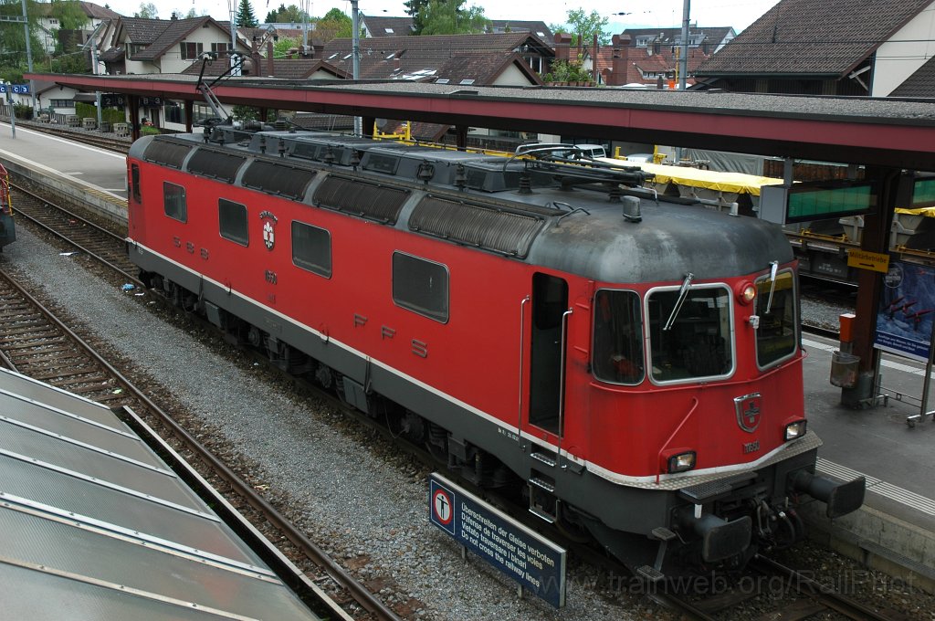 1870-0014-120510.jpg - SBB-CFF Re 6/6 11650 «Schönenwerd» / Hinwil 12.5.2010