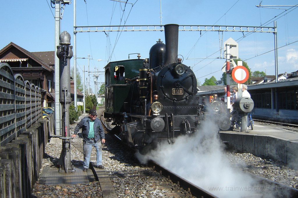 1043-0025-010505.jpg - DVZO E 3/3 8518 «Bäretswil» / Hinwil 1.5.2005