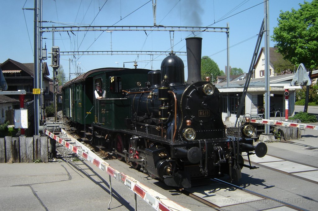 1044-0020-010505.jpg - DVZO E 3/3 8518 «Bäretswil» / Hinwil 1.5.2005