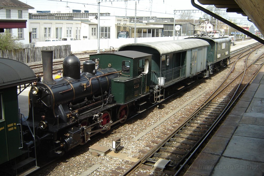 1473-0017-260408.jpg - DVZO E 3/3 8518 «Bäretswil» + Be 4/4 15 / Hinwil 26.4.2008