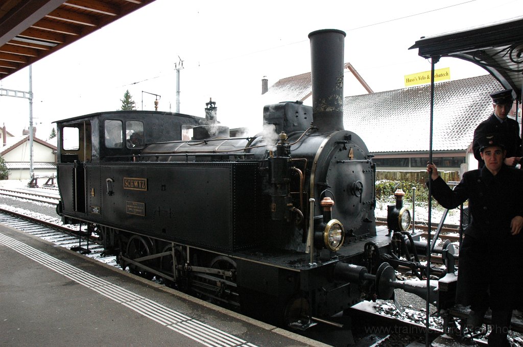 1589-0025-221108.jpg - DVZO Ec 3/3 4 «Schwyz» / Hinwil 22.11.2008