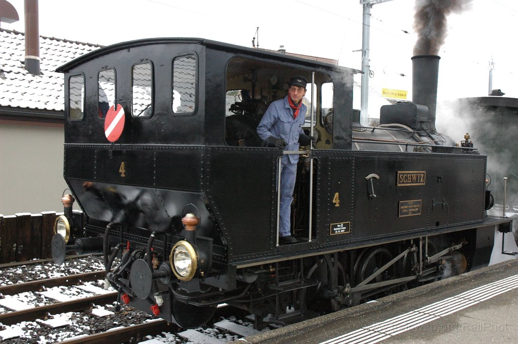 1589-0046-221108.jpg - DVZO Ec 3/3 4 «Schwyz» / Hinwil 22.11.2008