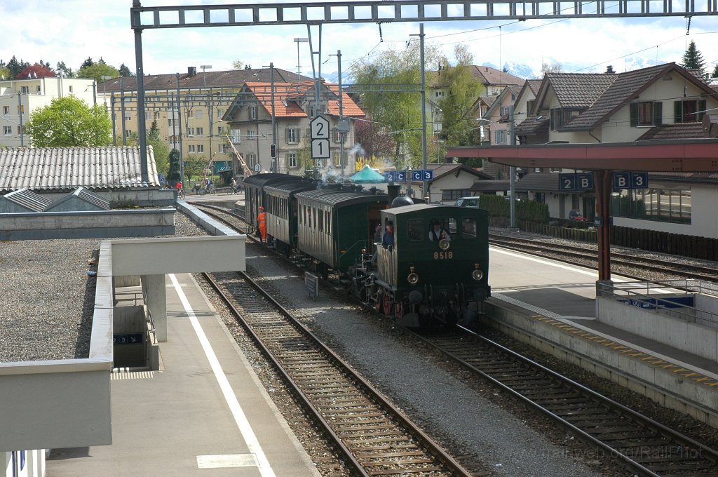 1648-0042-180409.jpg - DVZO E 3/3 8518 «Bäretswil» / Hinwil 18.4.2009