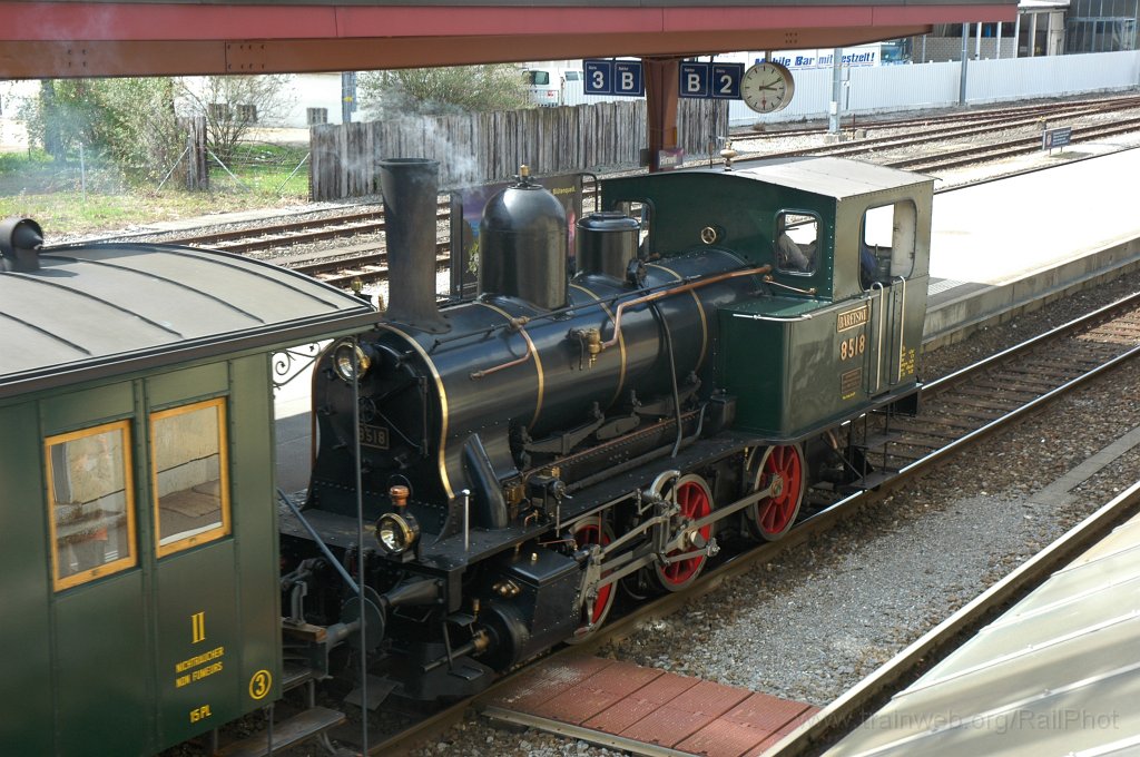 1648-0043-180409.jpg - DVZO E 3/3 8518 «Bäretswil» / Hinwil 18.4.2009