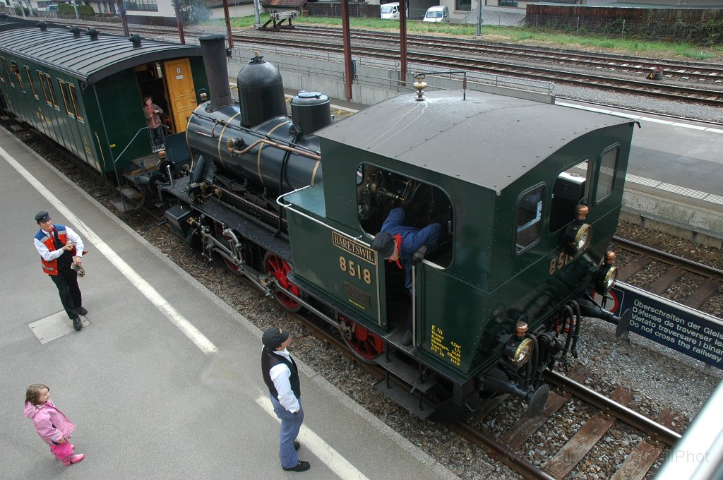 1649-0003-180409.jpg - DVZO E 3/3 8518 «Bäretswil» / Hinwil 18.4.2009