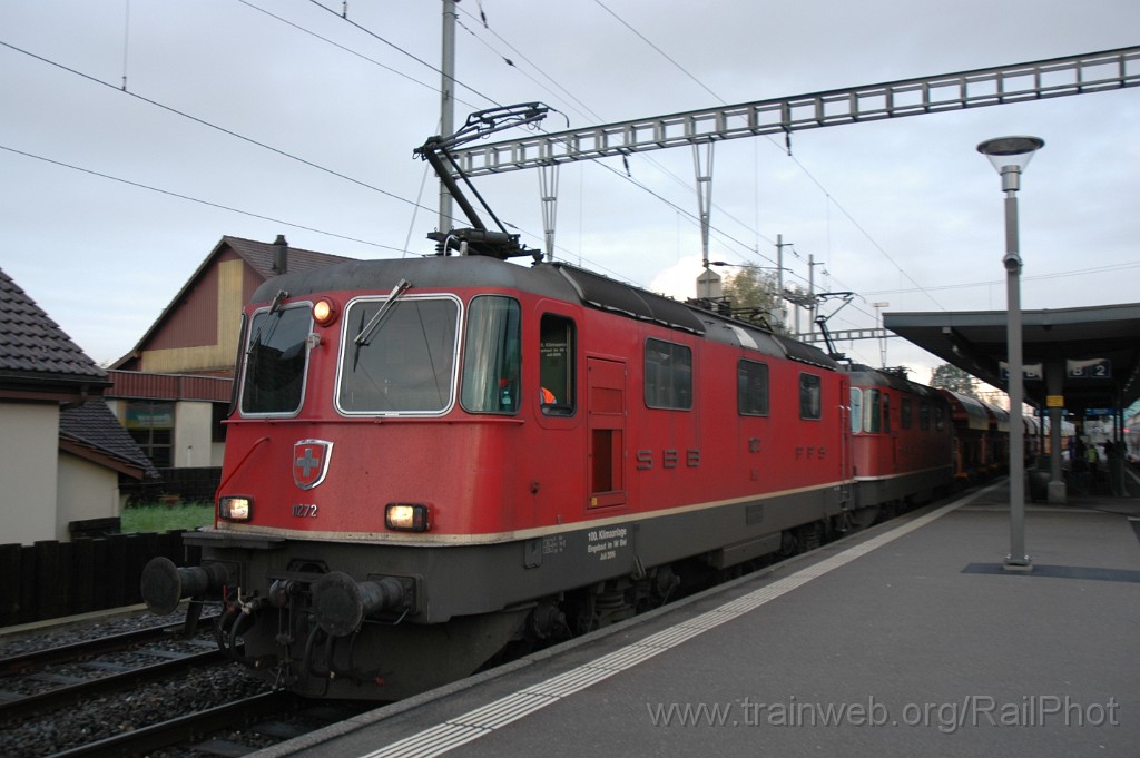 2641-0038-111012.jpg - SBB-CFF Re 4/4'' 11272 + Re 4/4''' 11370 / Hinwil 11.10.2012