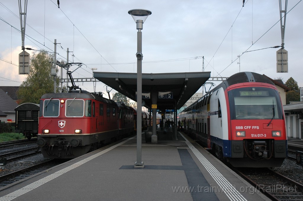 2641-0045-111012.jpg - SBB-CFF Re 4/4'' 11272 + Re 4/4''' 11370 + RABe 514.017-3 "Wetzikon" / Hinwil 11.10.2012