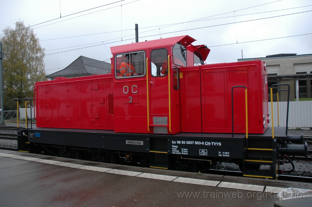 2672-0012-061112.jpg - Travys Em 837.803-6 / Hinwil 6.11.2012